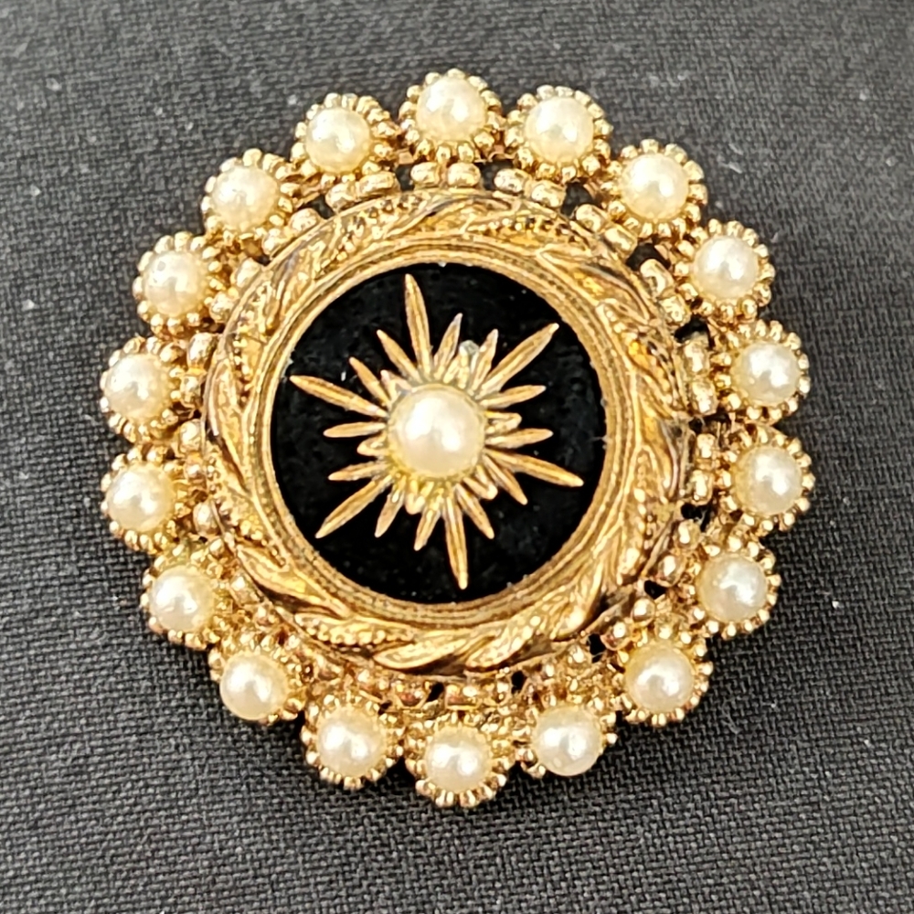 Vintage Gold and Pearl Brooch